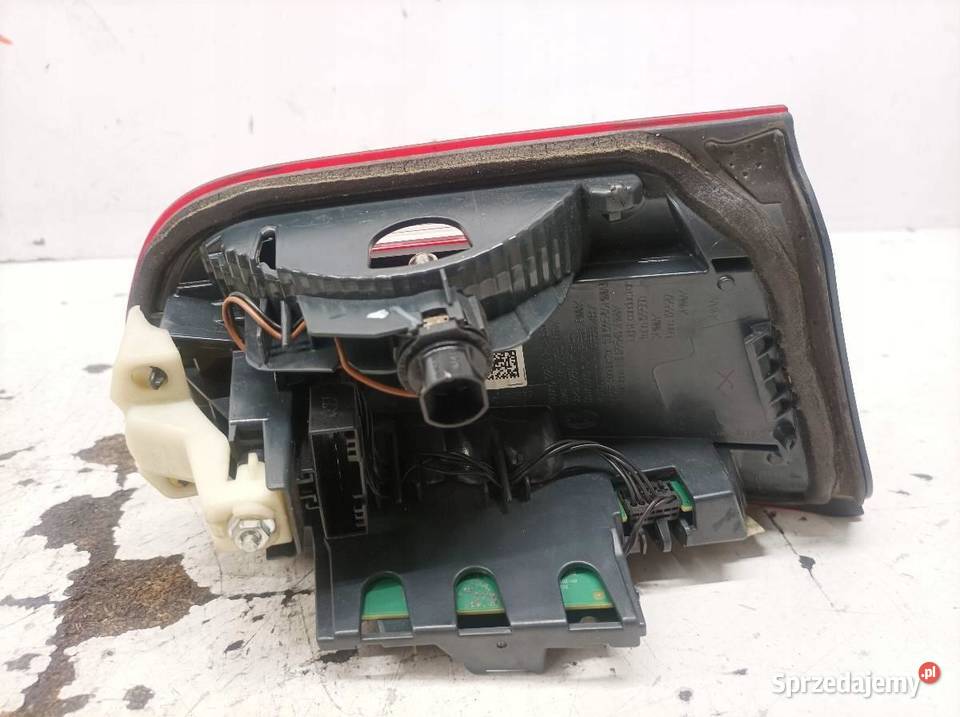 LAMPA TYŁ W KLAPĘ PRAWA KOMBI TOURING