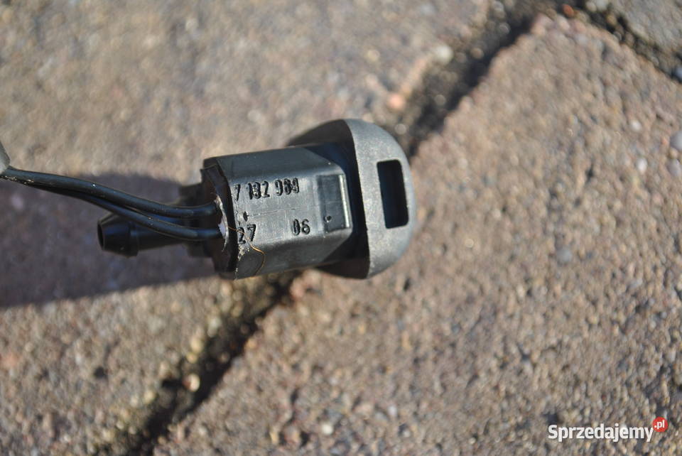 Dysze spryskiwaczy szyby czołowej BMW E60 E61 osobowe Poręba