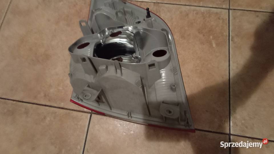 Lewa lampa tylna Skoda Rapid oryginał 5JH 945 Części samochodowe