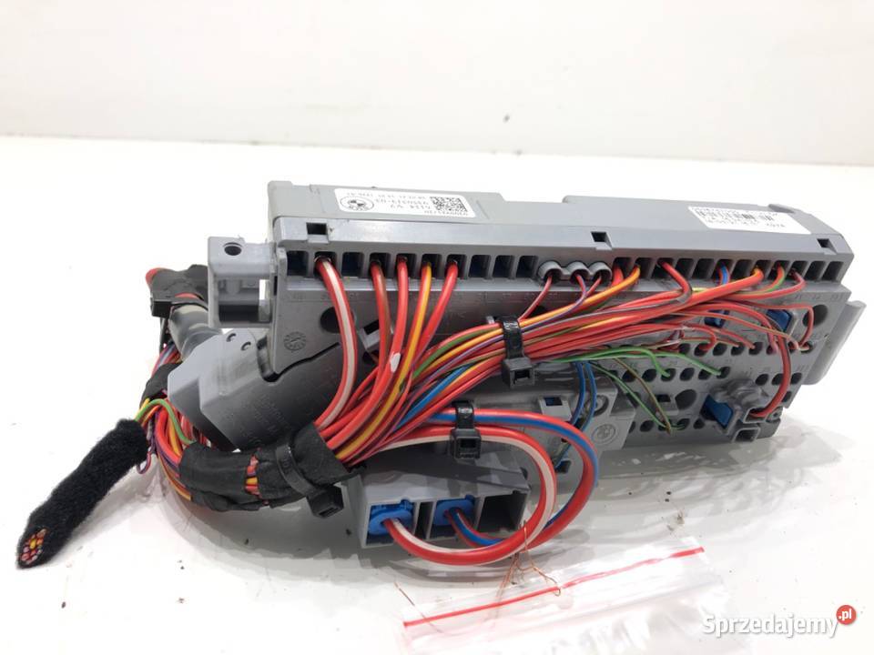 SKRZYNKA BEZPIECZNIKÓW BMW G30 9350313 osobowe