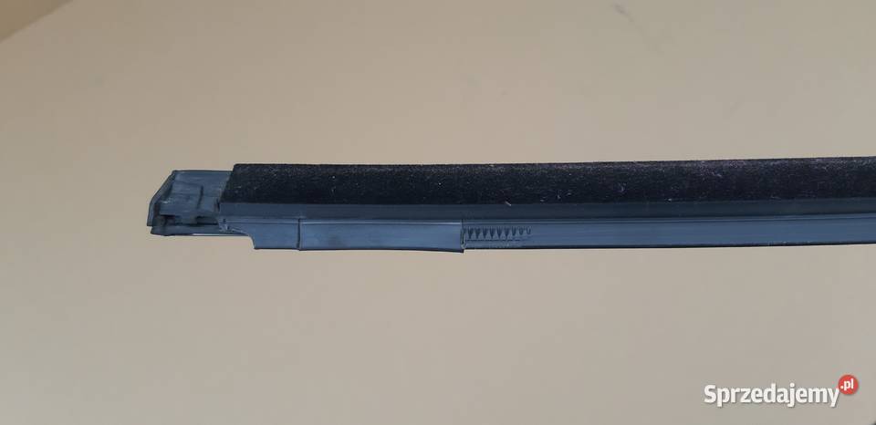 SKODA ENYAQ LISTWA ZGARNIAJĄCA PRAWY TYŁ CHROM osobowe Bieleń