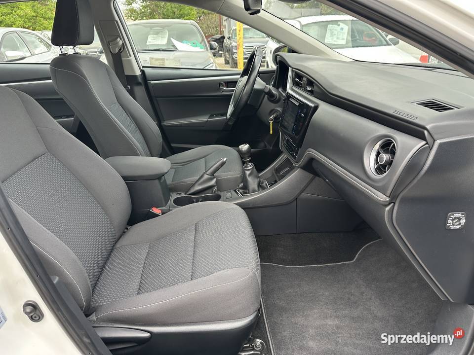 Toyota Corolla 16 benzynaBiała perłaKamera Warszawa