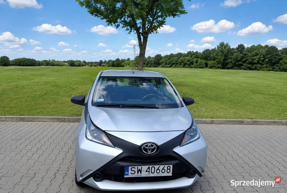 Toyota Aygo 2015 Rok produkcji 2015 Świętochłowice sprzedam