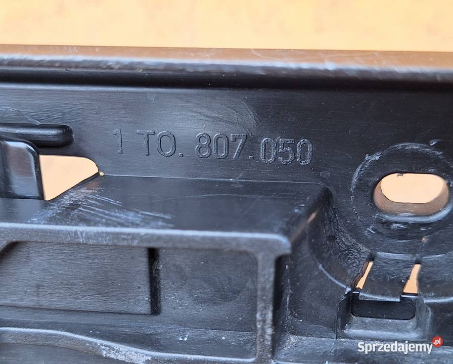 VW TOURAN ślizg zderzaka prawy przód 1t0807050 Części samochodowe Radom