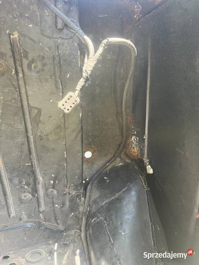Mercedes W115 W114 podłoga bagażnika pas belka Piastów