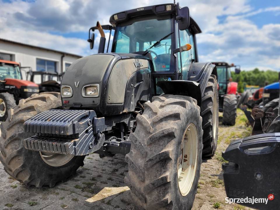 Valtra N121 traktor 137 nieuszkodzony