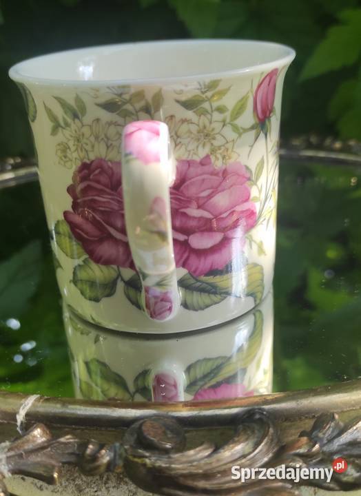 KUBEK Z MOTYWEM RÓŻANYM
FINE BONE PORCELANA Pabianice