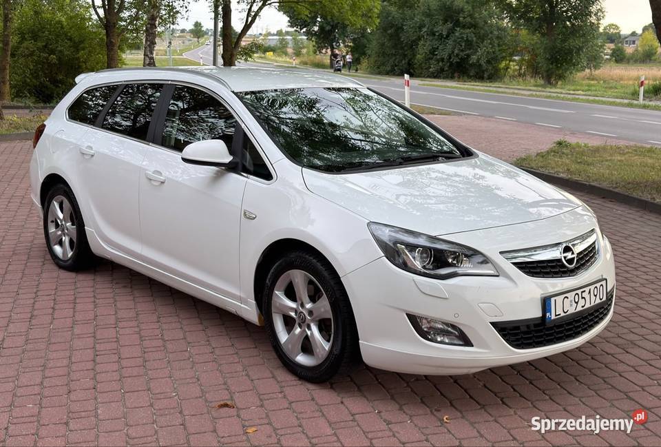 Opel Astra J 16 Turbo 180 2011r OPCLine Super garażowany Chełm
