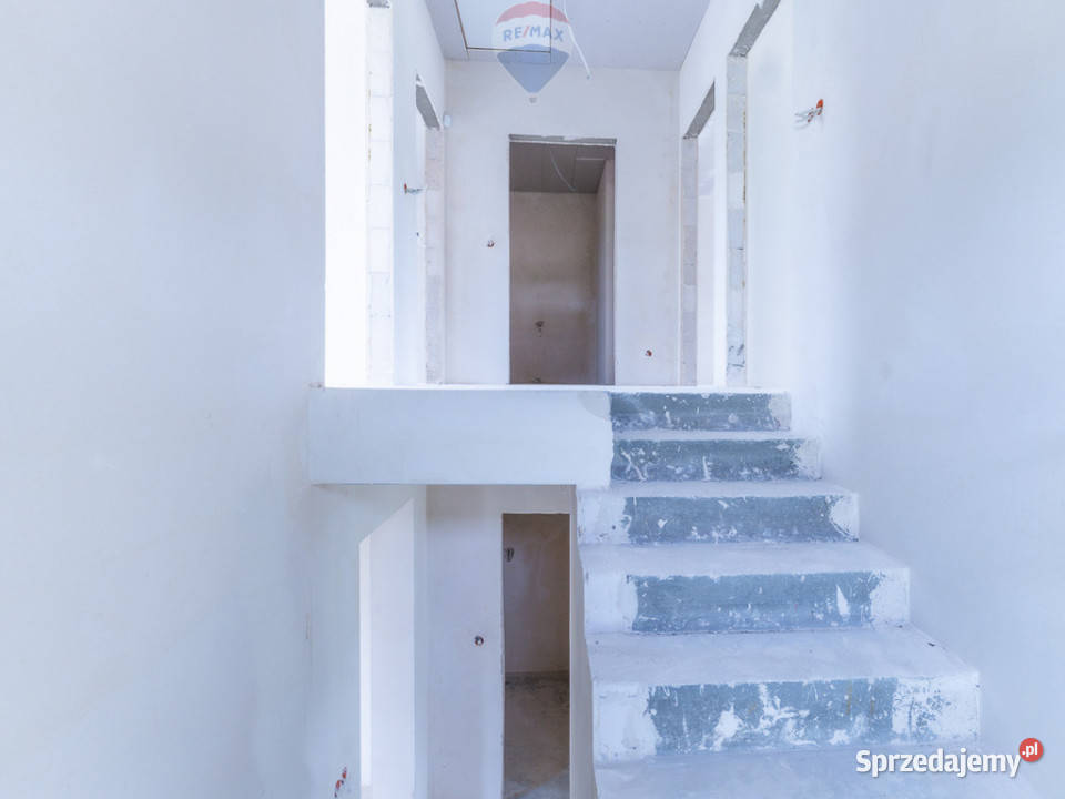 Połowa domu w pobliżu Kampinoskiego Parku Nar mieszkalny Kaliszki