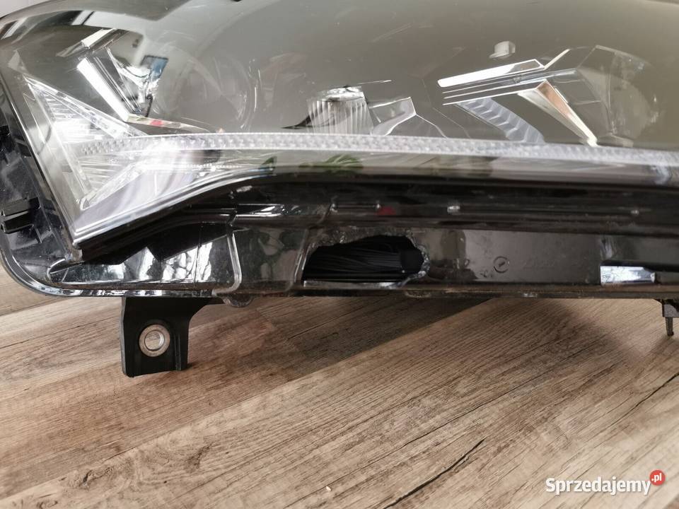 REFLEKTOR PRAWY SKODA ENYAQ iV 5lb941016A LED 2 Części Świerzawa
