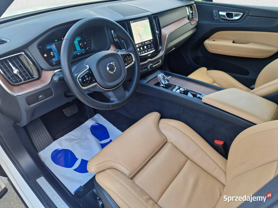 Volvo XC 60 B4 D AWD Plus Dark Z Polskiego biały Warszawa sprzedam