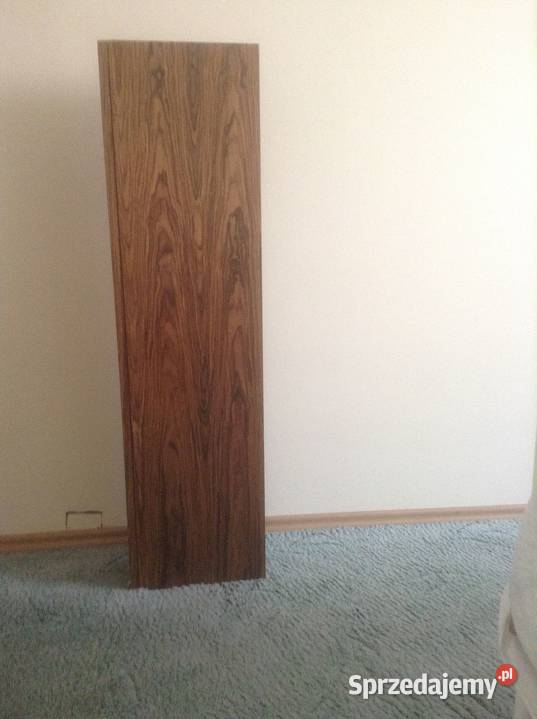 Półka z litego drewna jako stojąca do Opole