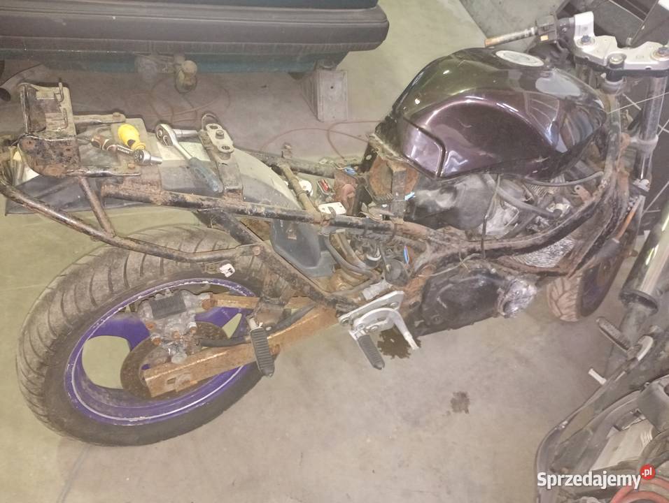 Części Suzuki gsx 750 Brzeg