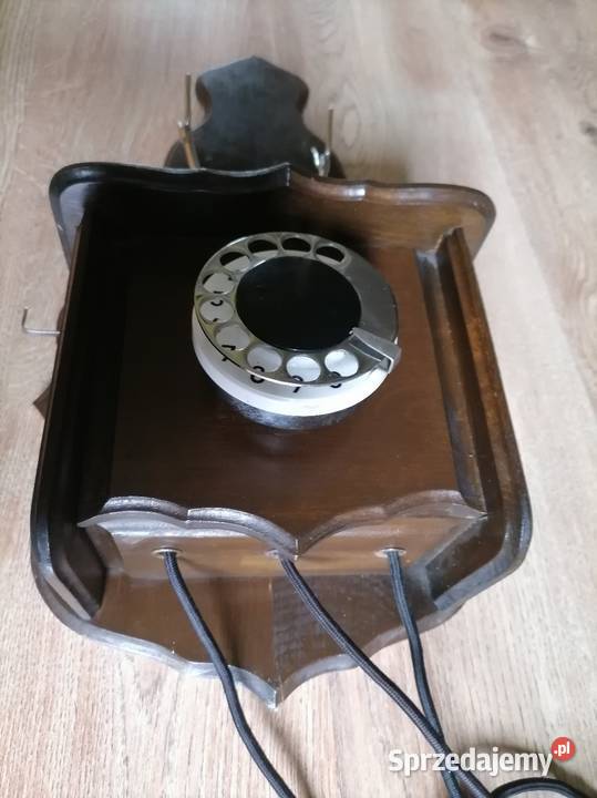 Polski telefon naścienny z czasów PRLu Kraków