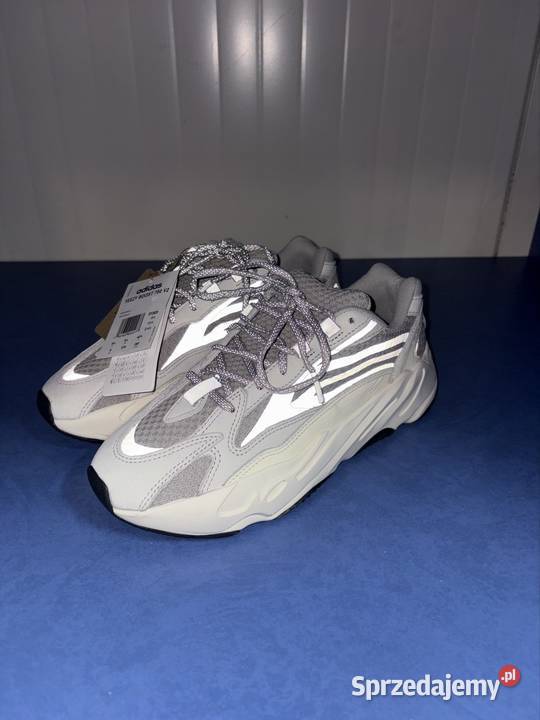 Adidas YEEZY BOOST 700V2