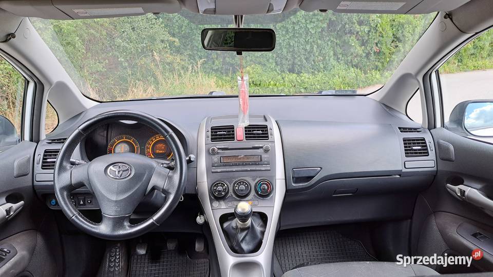 Doinwestowana Toyota Auris nowy akumulator Kielce sprzedam