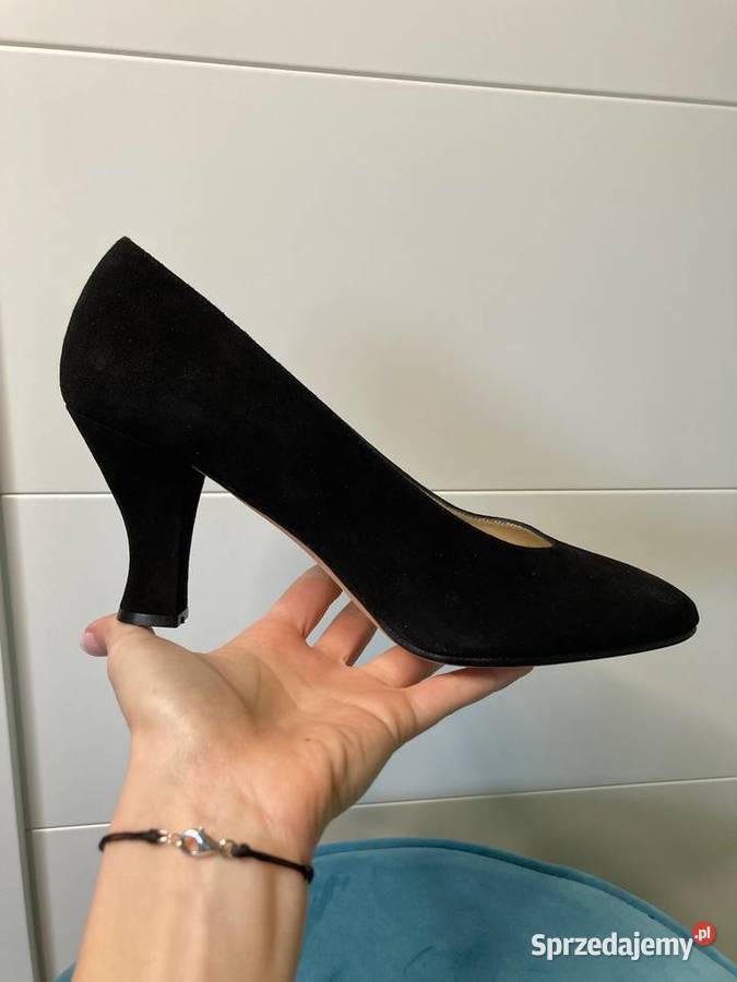 Nowe czarne klasyczne zamszowe buty szpilki Rose Nisko