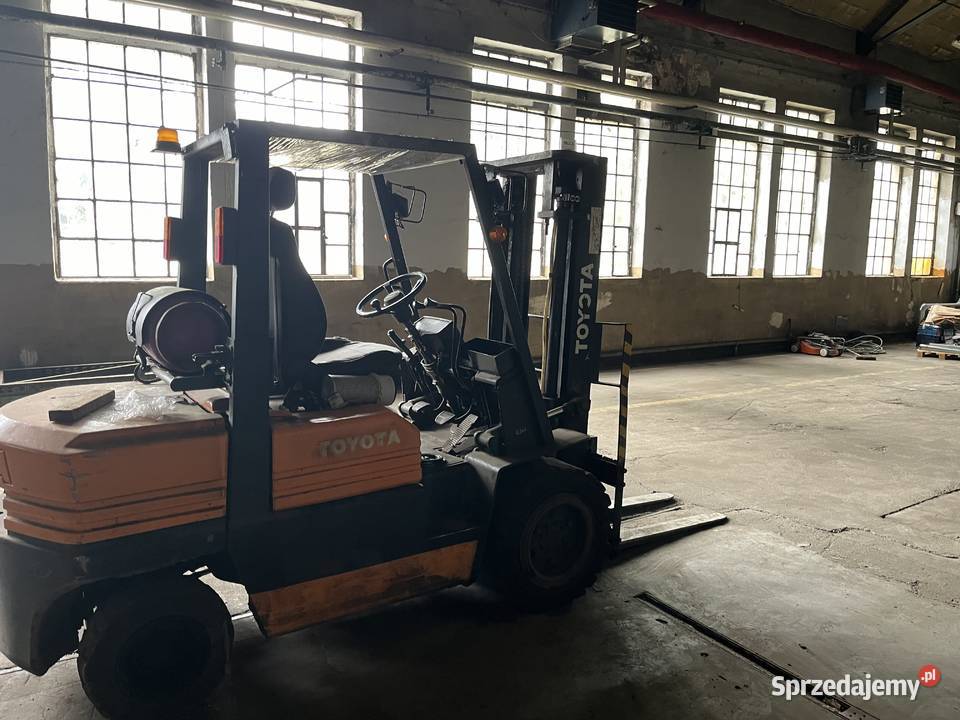 wózek widłowy TOYOTA uszkodzony silnik Bydgoszcz sprzedam