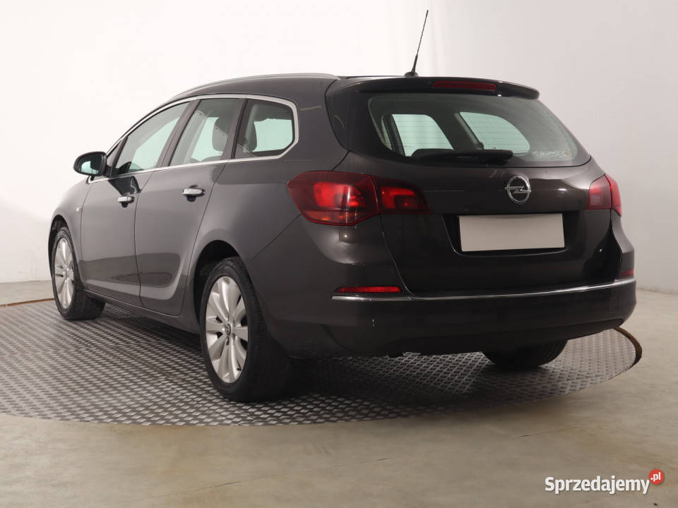 Opel Astra 14 T Rok produkcji 2012