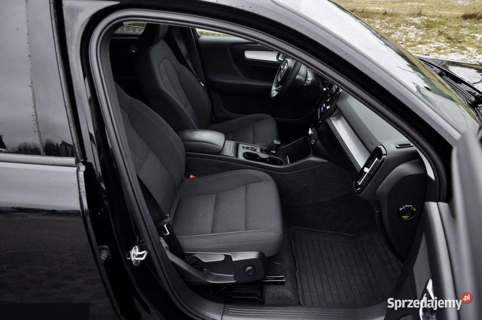 Volvo XC 40 MOMENTUM 20 benzyna 163 2022r XC 40 Goleniów