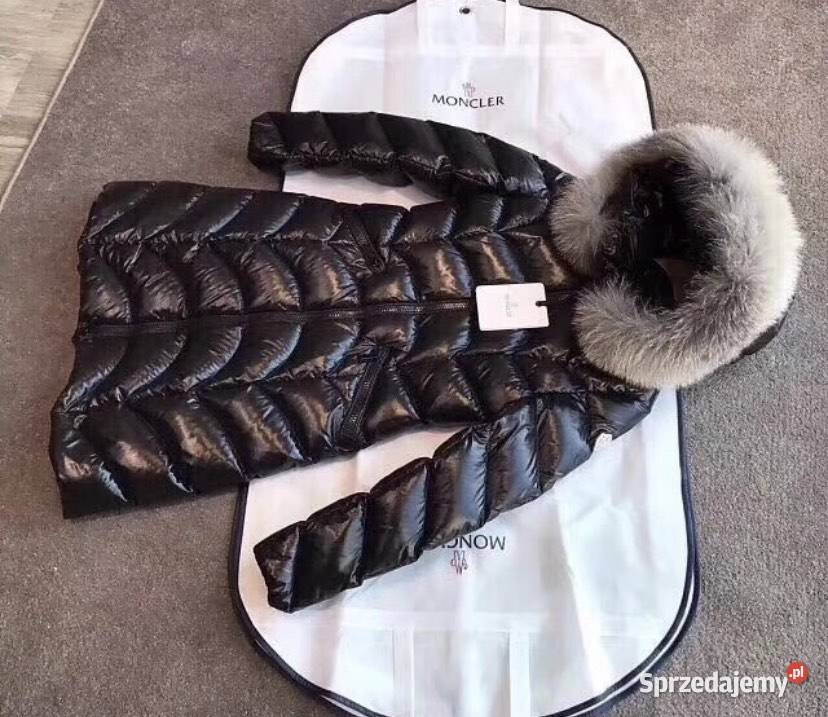 Puchowy płaszcz z Moncler Kaptur