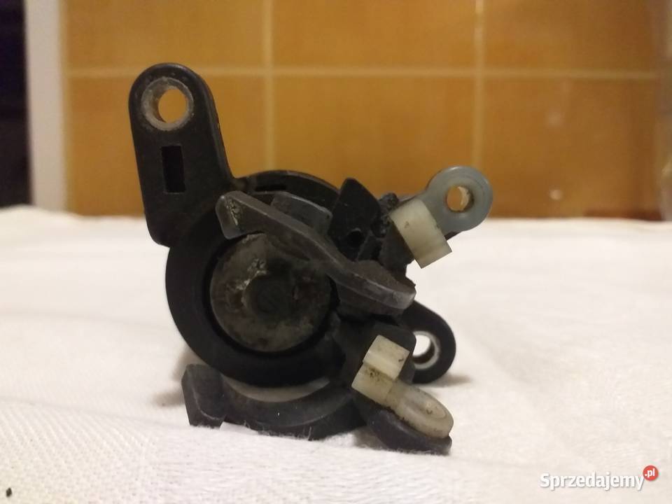 Zamek klapy bagaznika do AUDI MODEL 100 C3 sprzedam