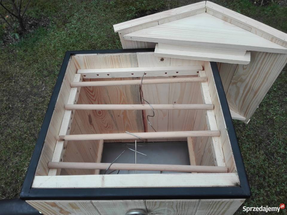 Wędzarnia Sosnowa z Drzwiczkami