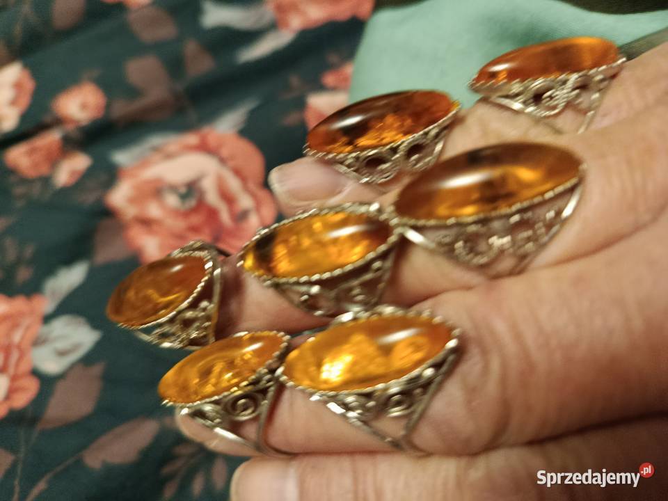 Filigranowe metalowe pierścionki PRL 1 sztuka Choszczno