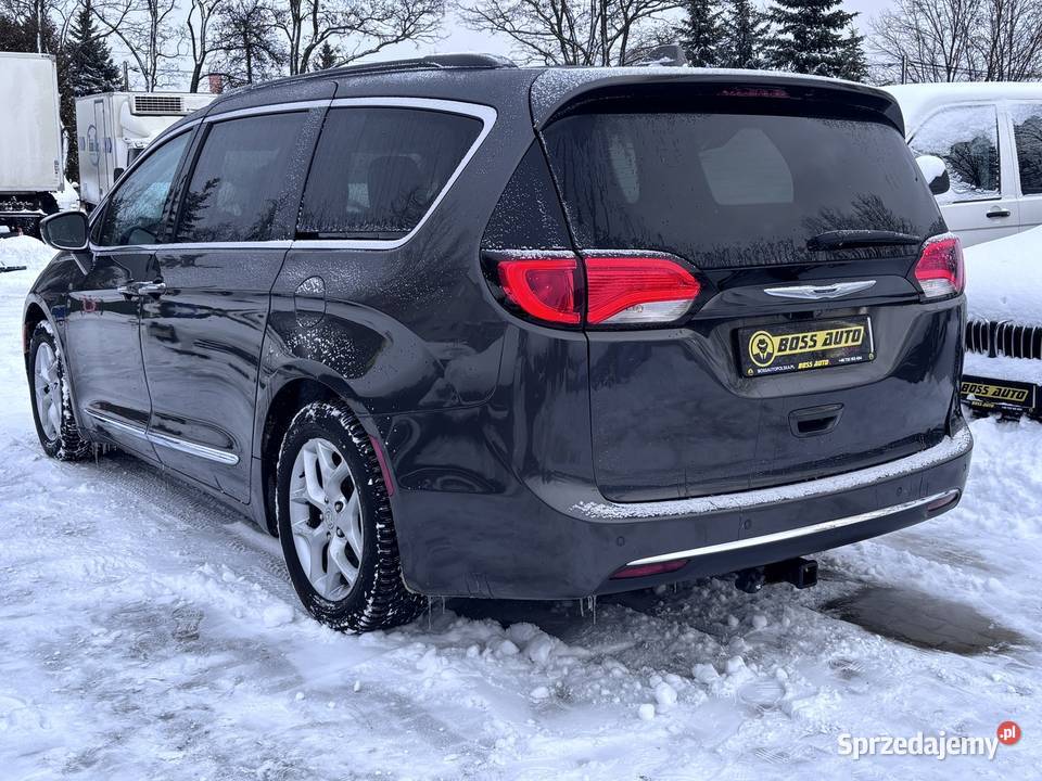 Chrysler Pacifica 2017 Samochody osobowe
