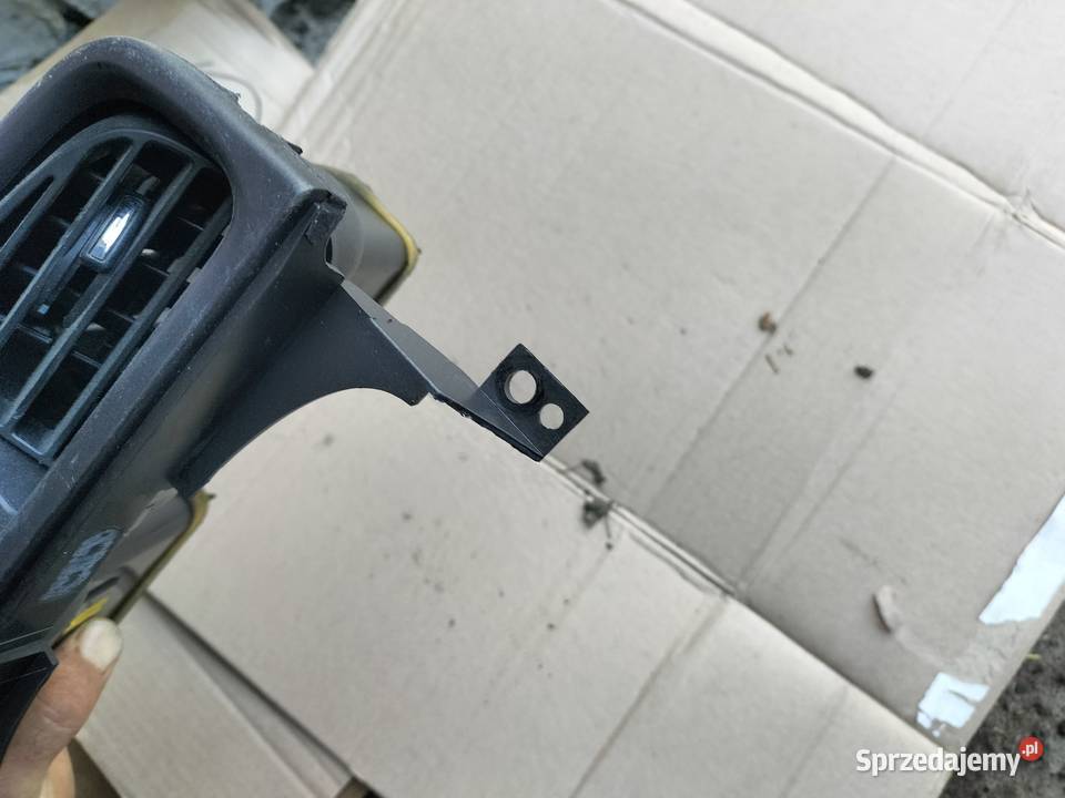 NISSAN PRIMERA P11 LIFT ŚRODKOWA KRATKA NAWIEWU Kamień-Kolonia