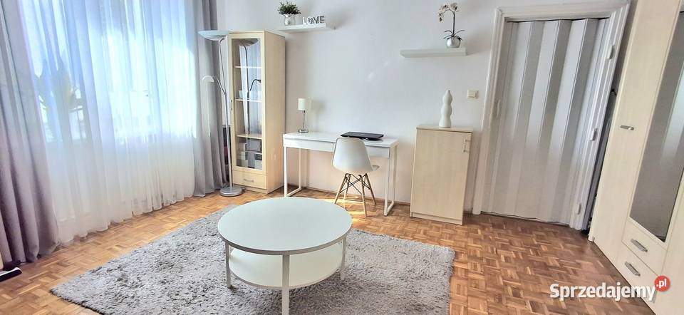 Przestronna kawalerka 35 m kw w centrum placu z
