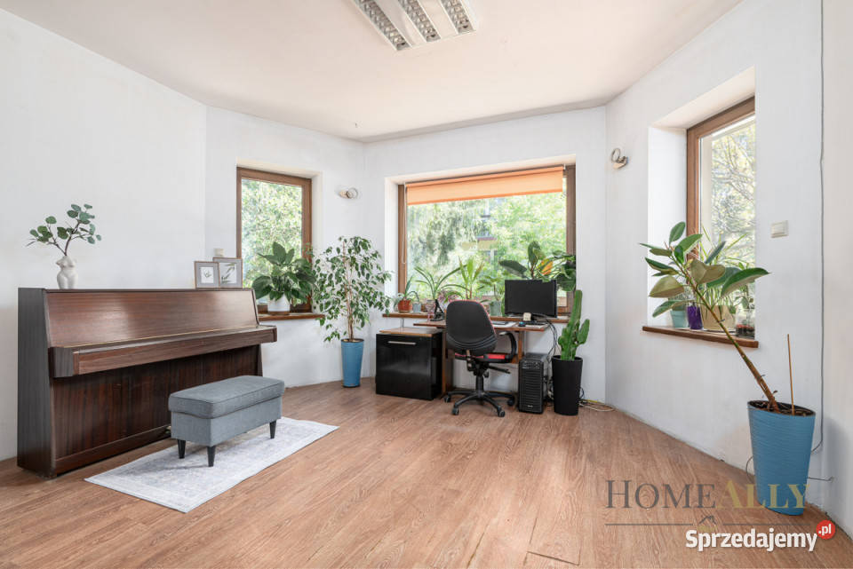 sprzedaży domu wolnostojącego 230m2 Łomianki do remontu