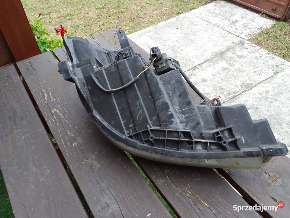 Lampa lewa Nissan Tida 07 UK