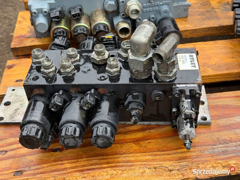 Rozdzielacz hydrauliczny czterosekcyjny 48V Układ kierowniczy Antonie sprzedam