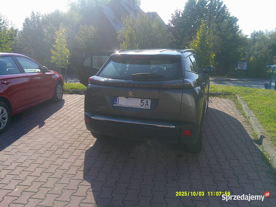 Peugot 2008 asystent pasa ruchu