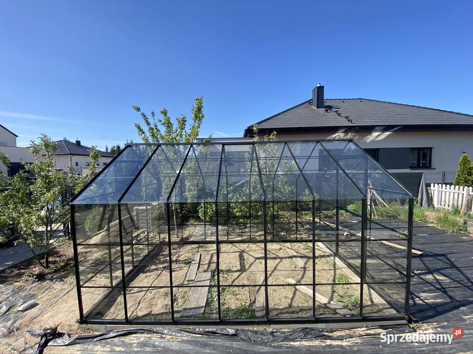 Szklarnia szklana