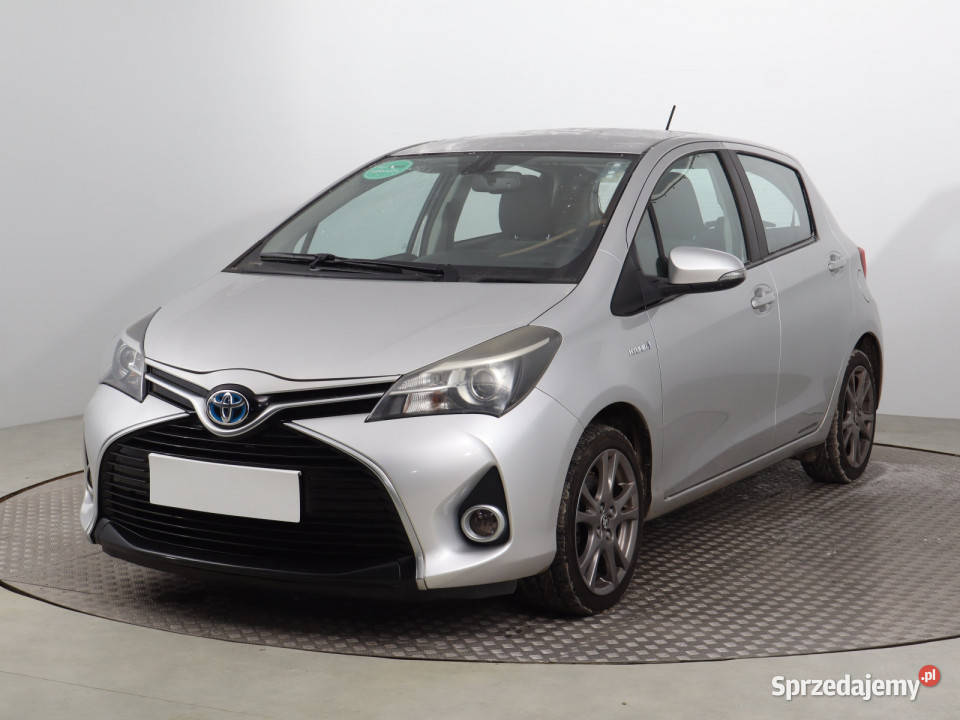 Toyota Yaris 15 Hybrid Rok produkcji 2015 Bielany Wrocławskie