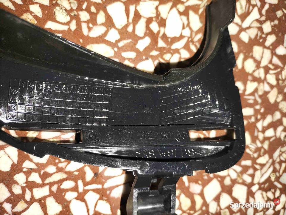 Blenda grila przedniego BMW E46 Poręba