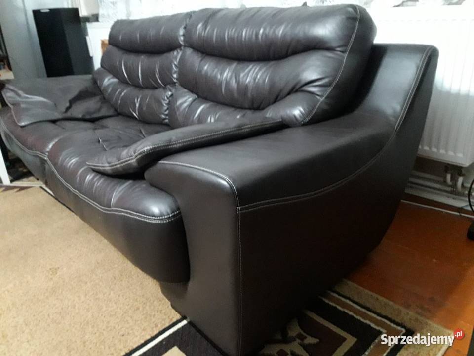 Skórzana kanapa z poduszkami