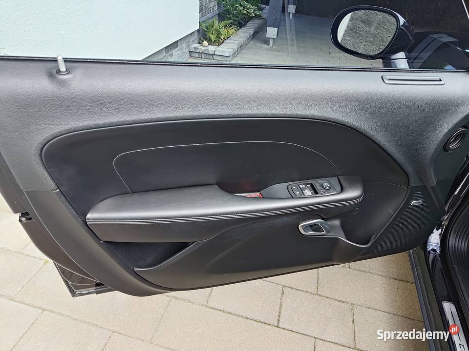Dodge Challenger SXT Plus niski przebieg ładny Lębork