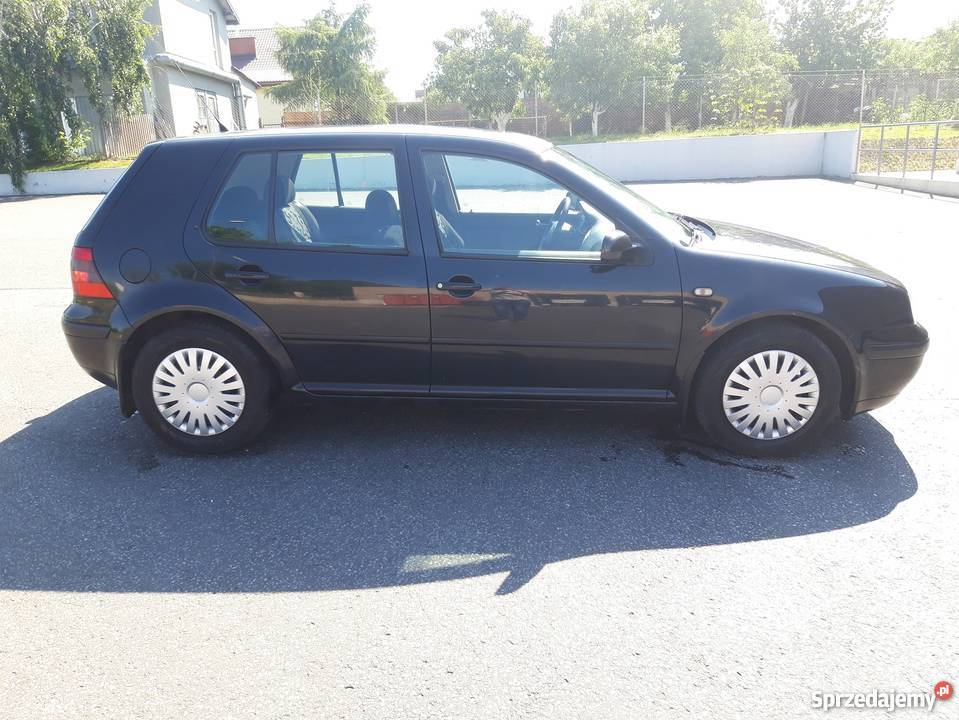 Volkswagen Golf 4 14 Benzyna 5 Drzwi Czarny Rok produkcji 1998 łódzkie Zduńska Wola