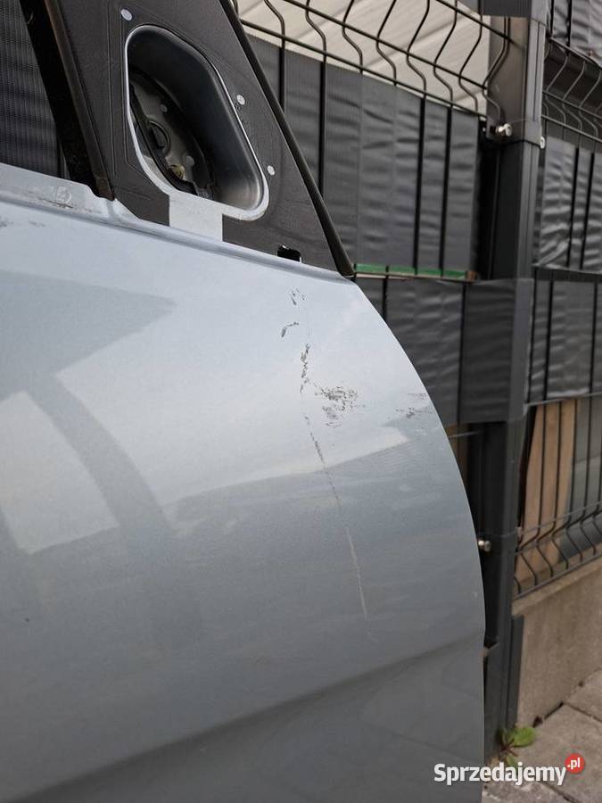 Przednie prawe drzwii do mercedesa w169 osobowe łódzkie Starowa Góra