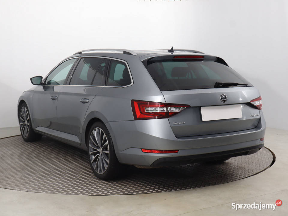 Skoda Superb 20 TDI reflektory ksenonowe