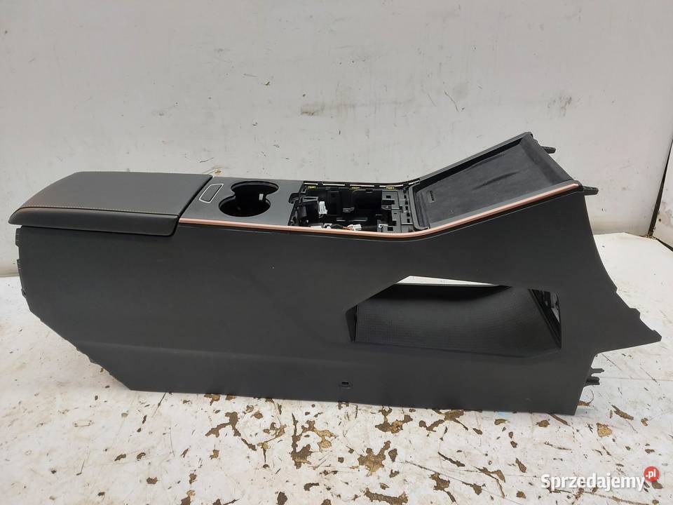 Chery Omoda 5 2024 podłokietnik tunel środkowy