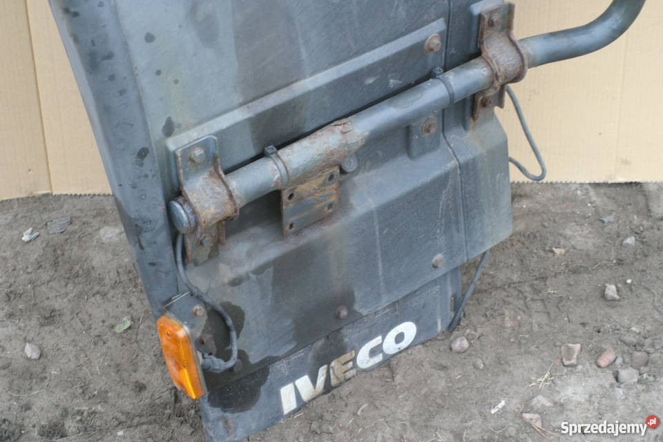 IVECO STRALIS BŁOTNIK NADKOLE LEWE KOŁO Bieleń