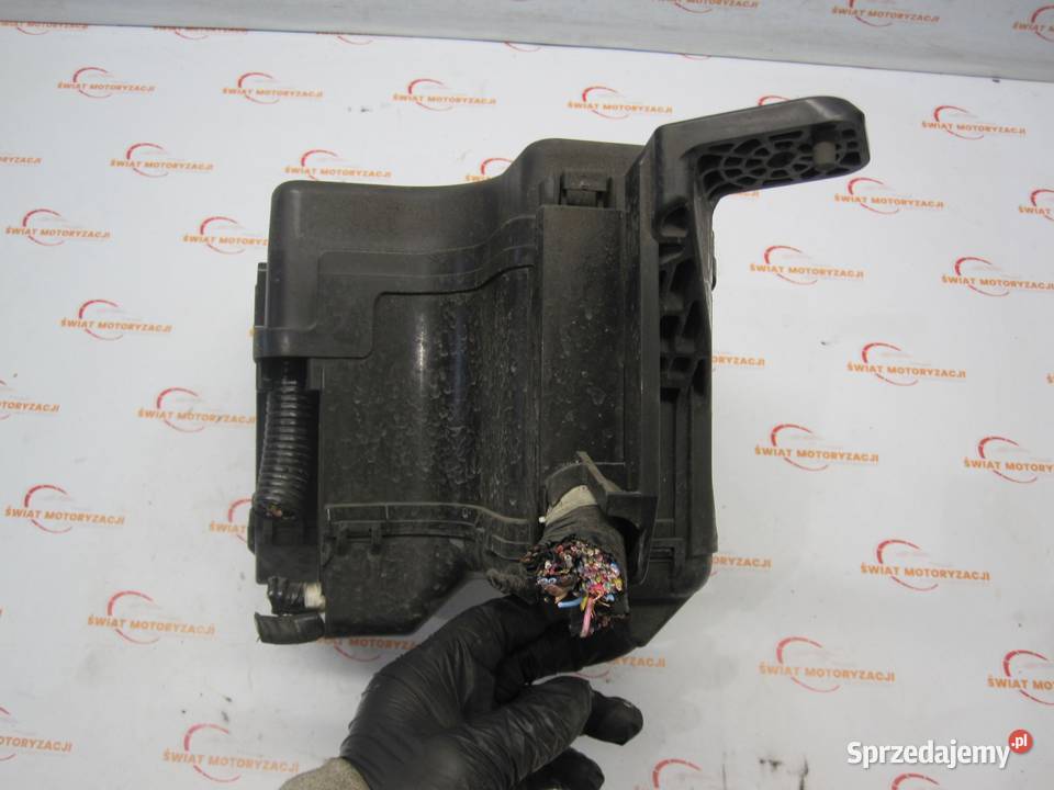 MAZDA 3 III 14r skrzynka bezpieczników