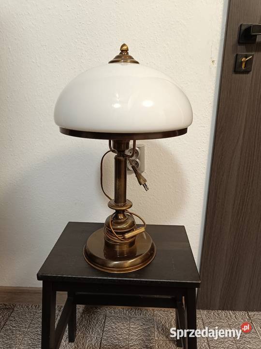 Żyrandol i lampka nocna