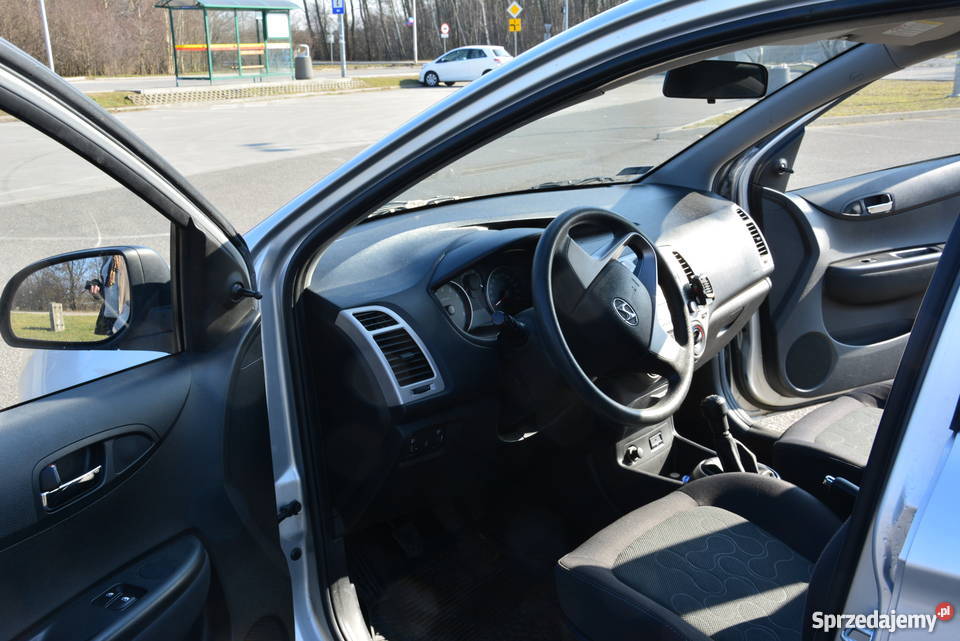 Hyundai i20 srebrny 12 59400 do negocjacji