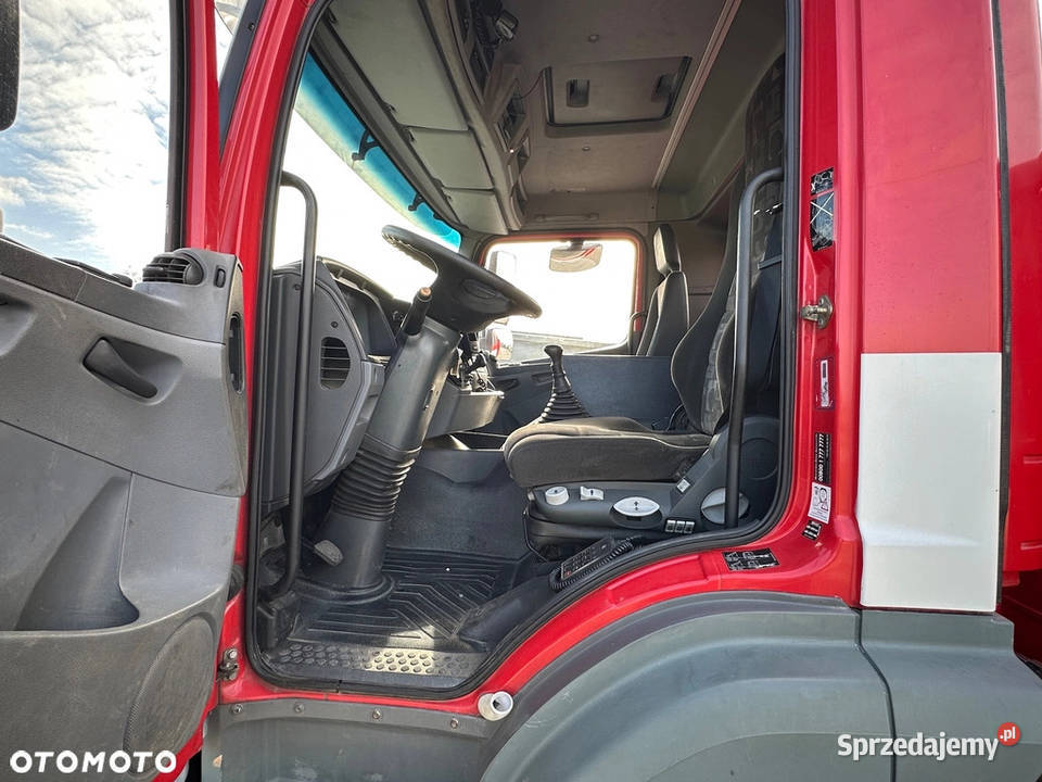 MercedesBenz Axor 1828 skrzyniowy HDS Hiab Łomża