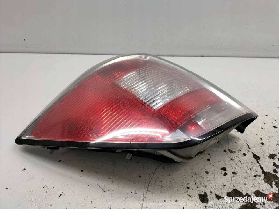 LAMPA TYŁ LEWA EU KOMBI 13223675 Opel Astra III